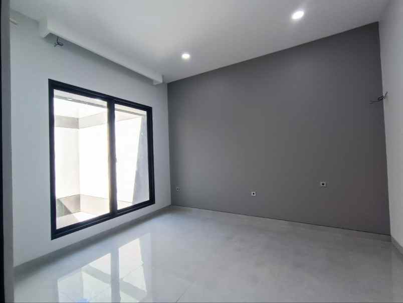 dijual rumah manyar jaya