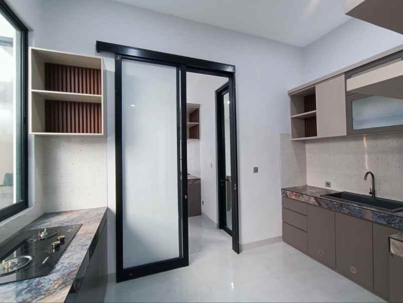 dijual rumah manyar jaya