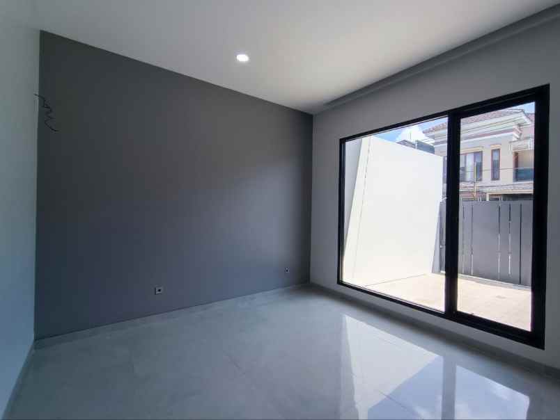 dijual rumah manyar jaya