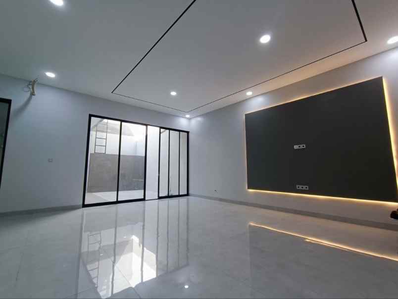 dijual rumah manyar jaya