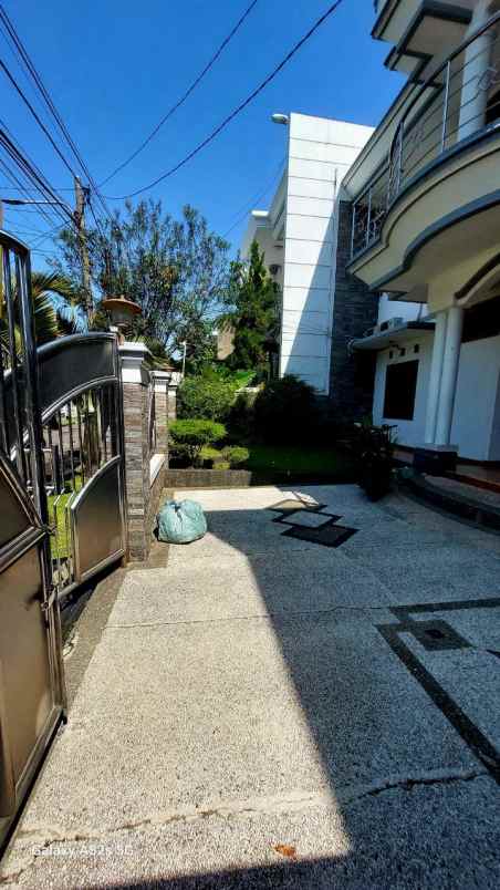 dijual rumah mekarwangi