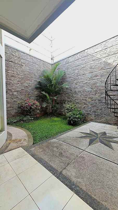 dijual rumah mekarwangi