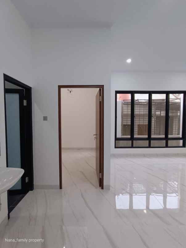 dijual rumah meruya kembangan jakbar
