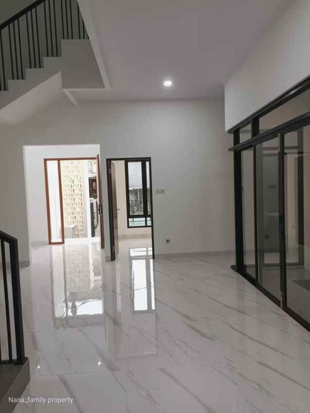 dijual rumah meruya kembangan jakbar