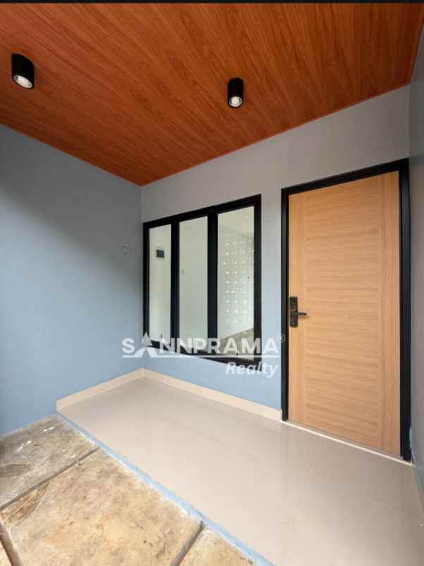 dijual rumah meruyung