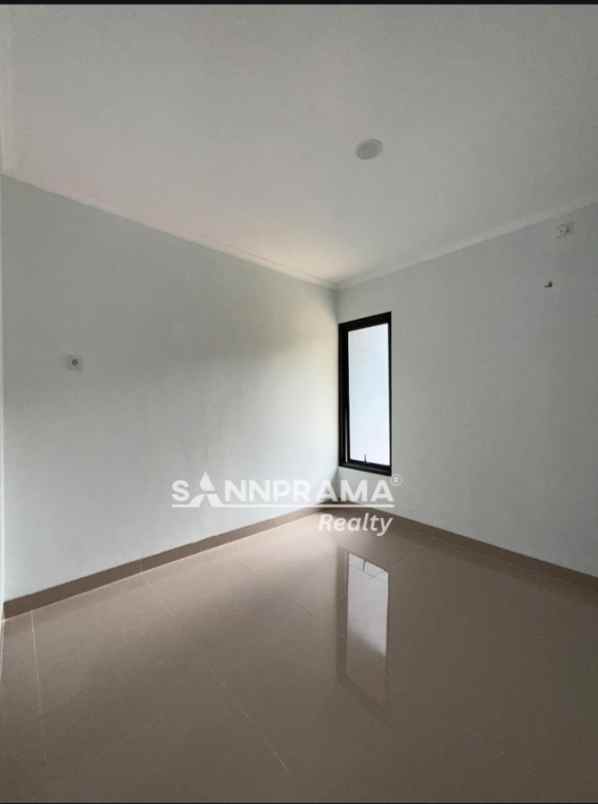 dijual rumah meruyung