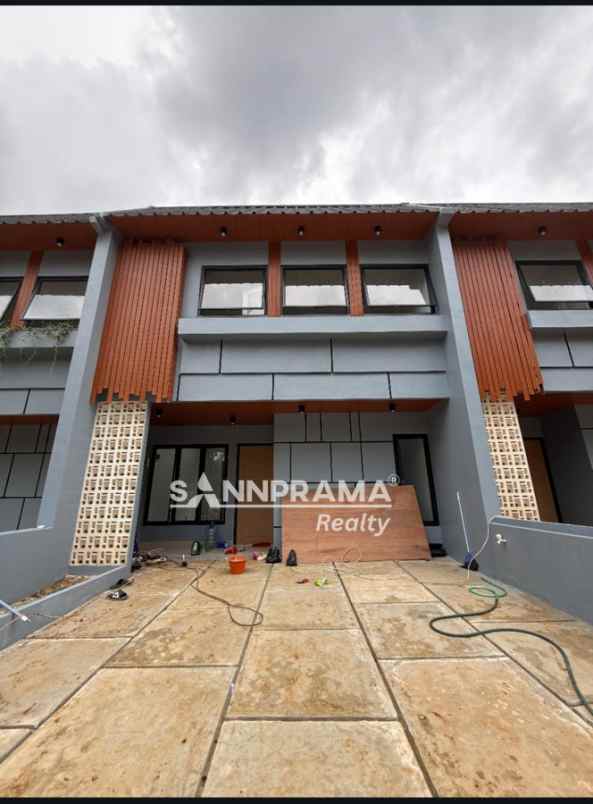 dijual rumah meruyung