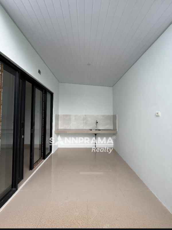 dijual rumah meruyung