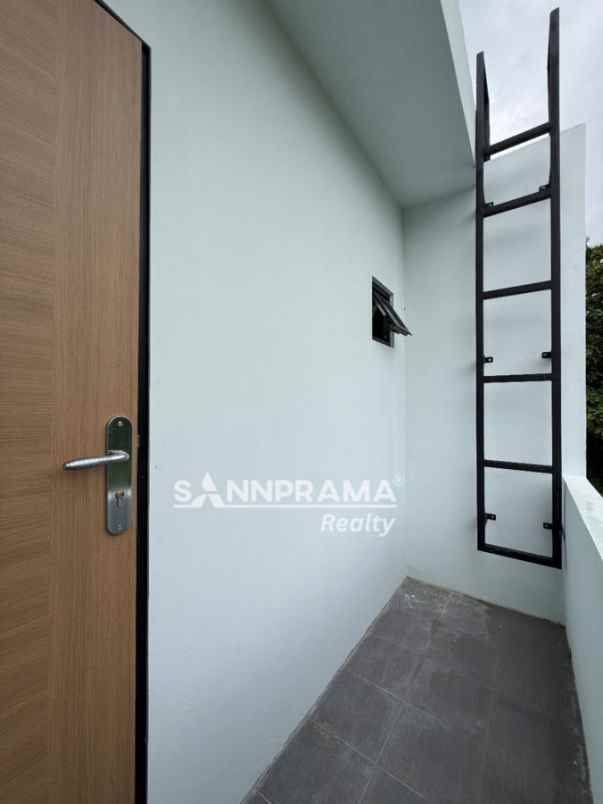 dijual rumah meruyung