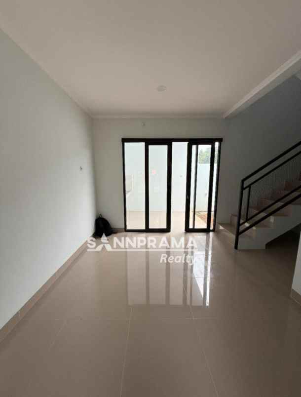 dijual rumah meruyung
