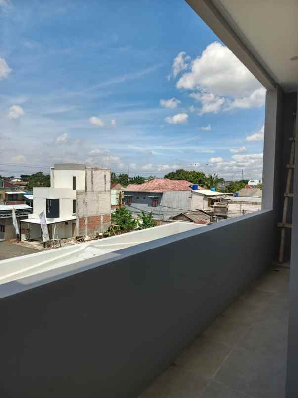 dijual rumah mewah 3 lantai dekat mrt lebak bulus