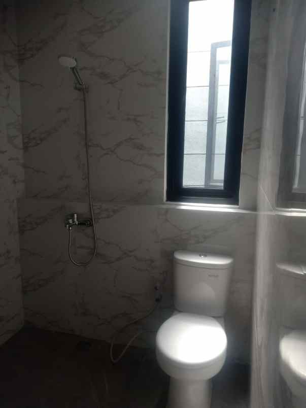 dijual rumah nirwana eksekutif