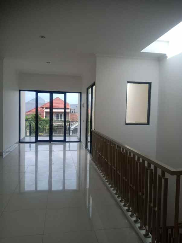 dijual rumah nirwana eksekutif