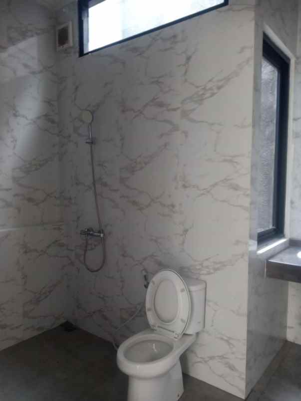 dijual rumah nirwana eksekutif