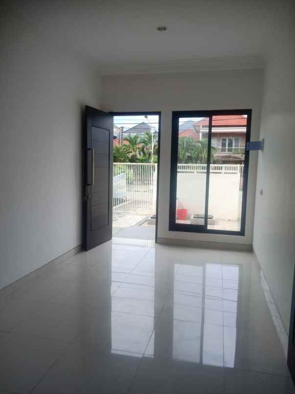 dijual rumah nirwana eksekutif