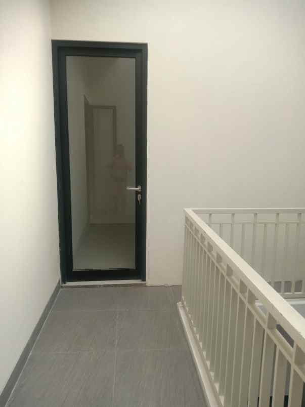 dijual rumah nirwana eksekutif