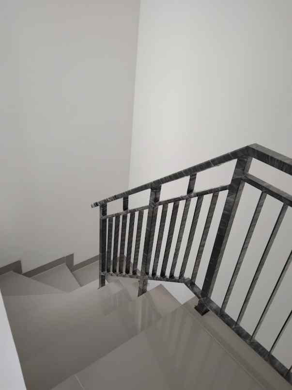 dijual rumah osaka residence pik2
