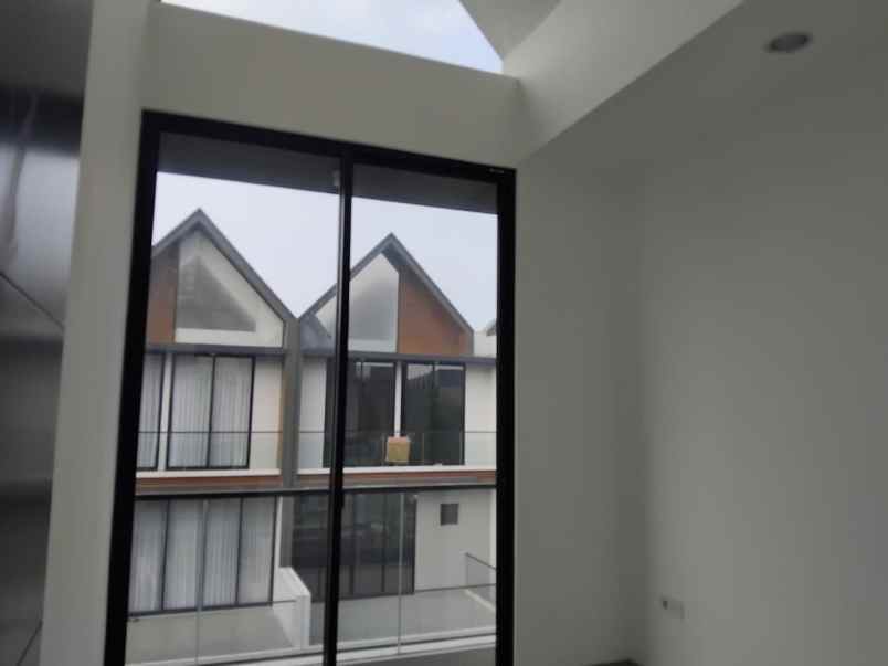 dijual rumah osaka residence pik2