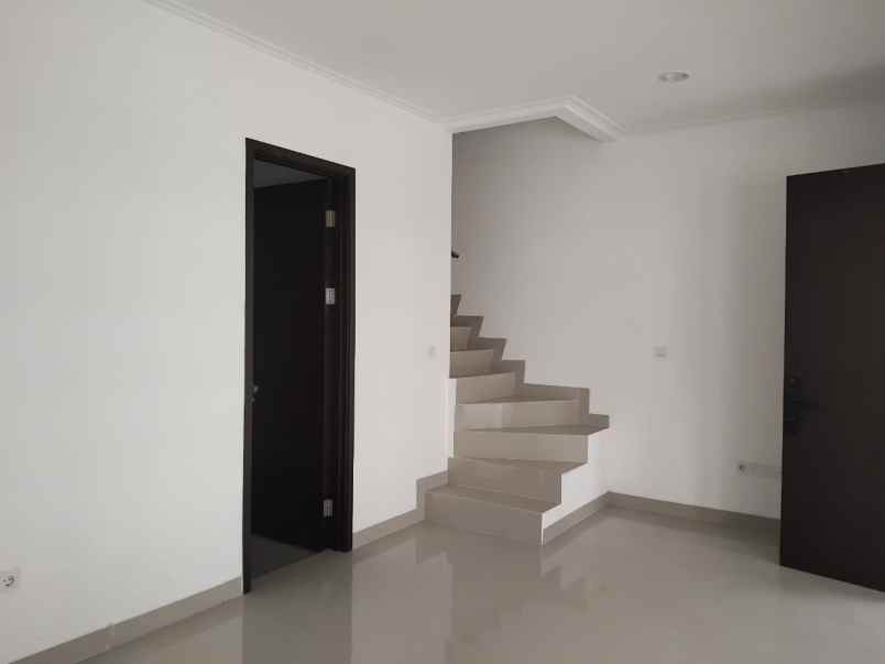 dijual rumah osaka residence pik2