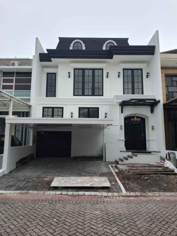 dijual rumah pakuwon indah