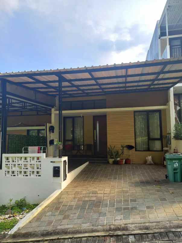 dijual rumah pandanaran hills