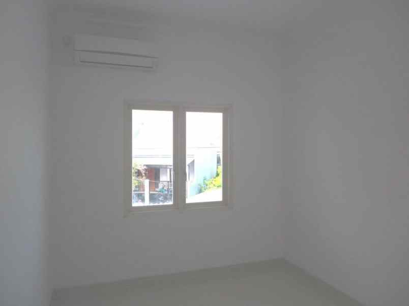 dijual rumah pantai mentari