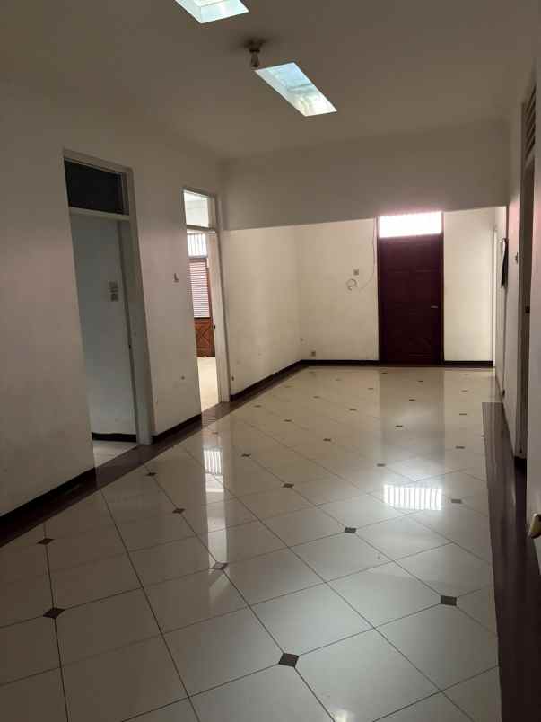 dijual rumah patal senayan grogol utara
