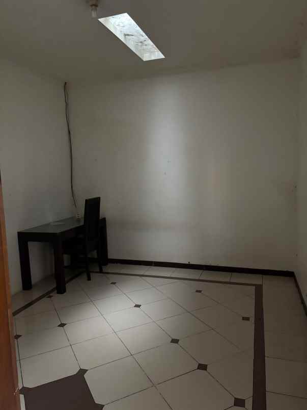 dijual rumah patal senayan grogol utara