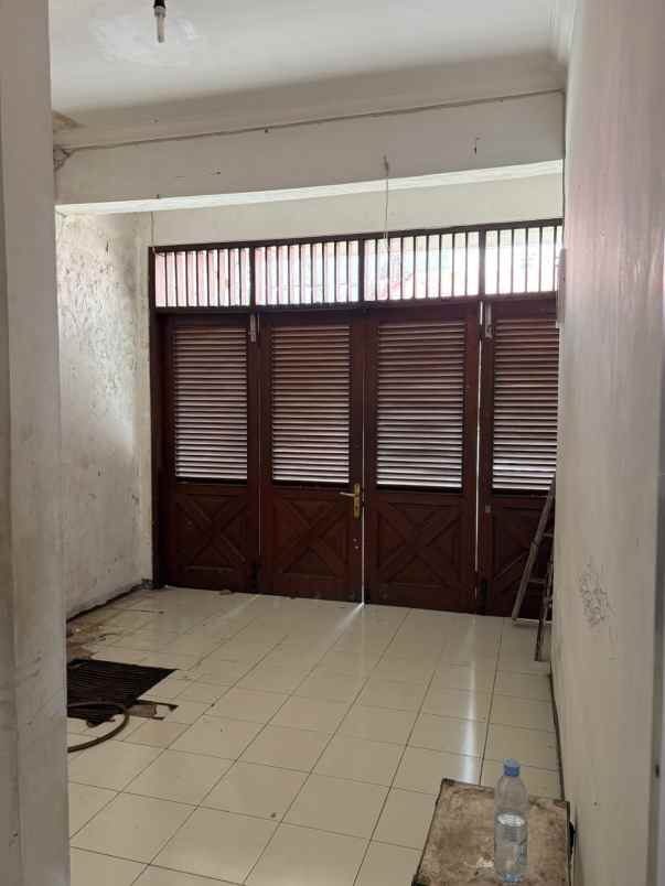 dijual rumah patal senayan grogol utara