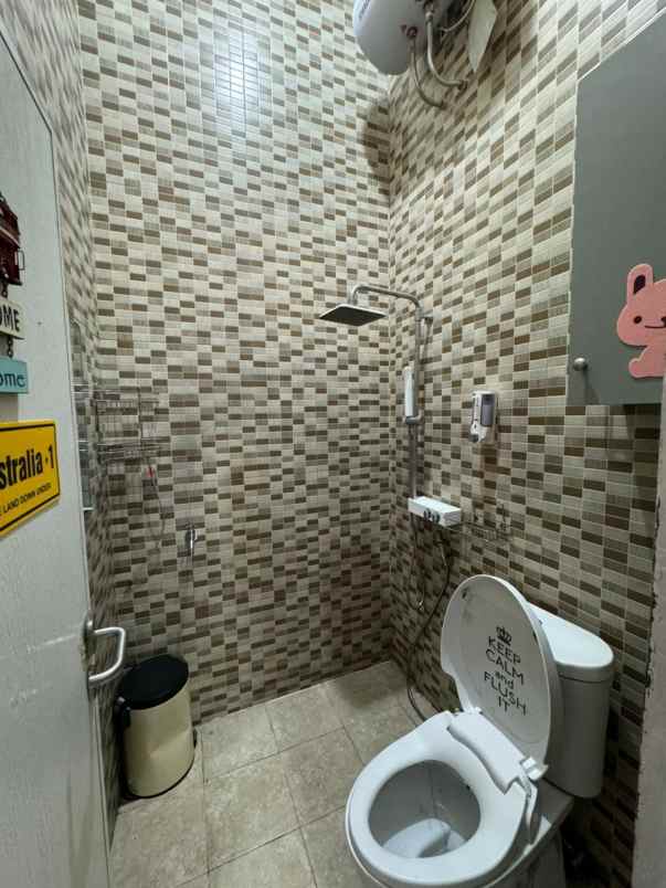 dijual rumah perumahan acropolis