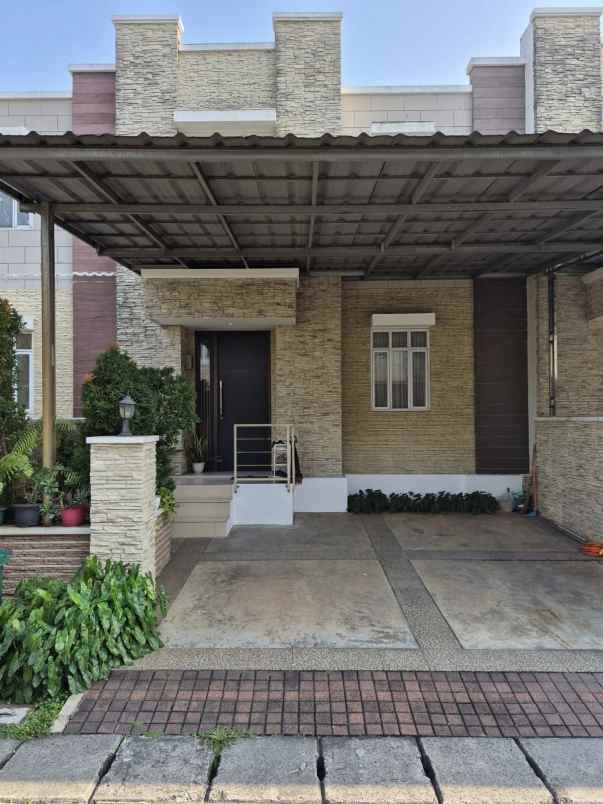dijual rumah perumahan sakura regency 3