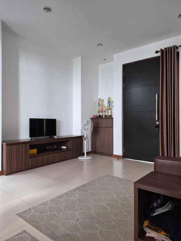 dijual rumah perumahan sakura regency 3