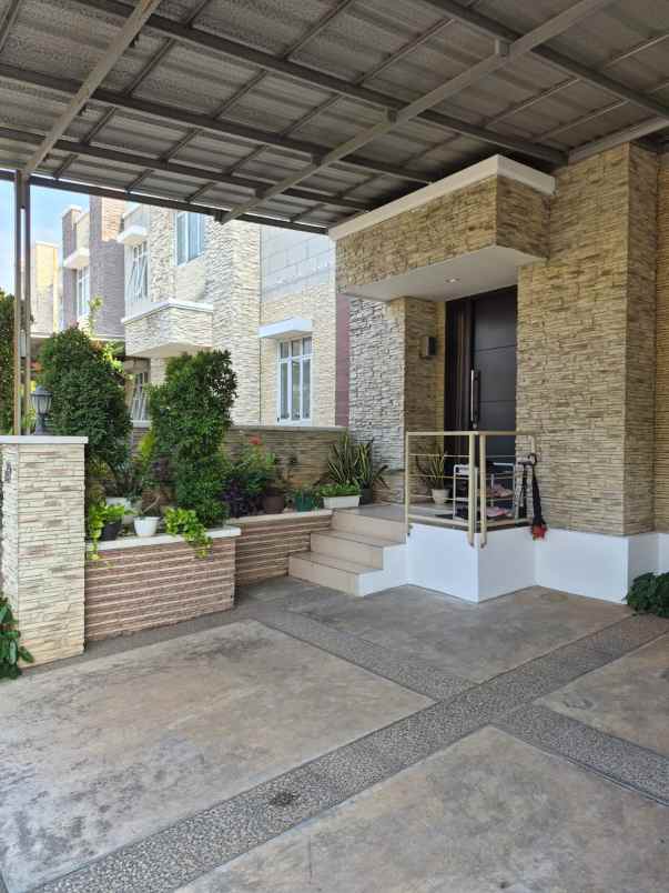 dijual rumah perumahan sakura regency 3