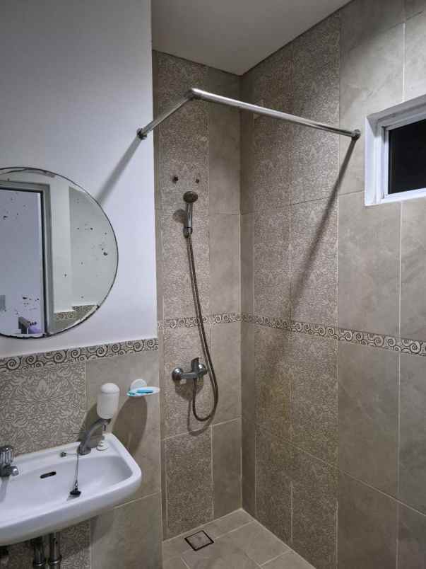 dijual rumah perumahan sakura regency 3