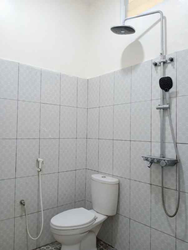 dijual rumah perumnas depok 1