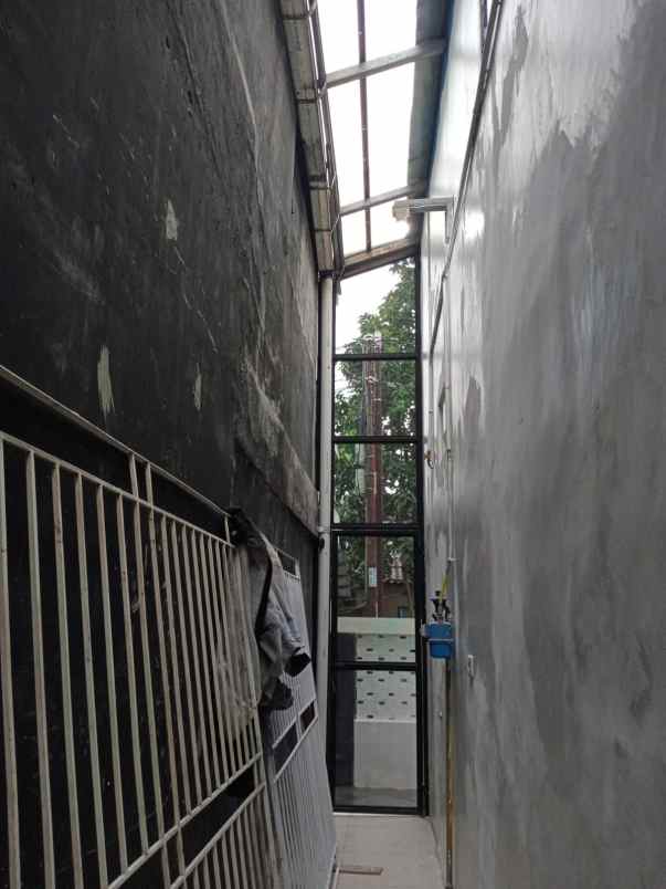 dijual rumah perumnas depok 1