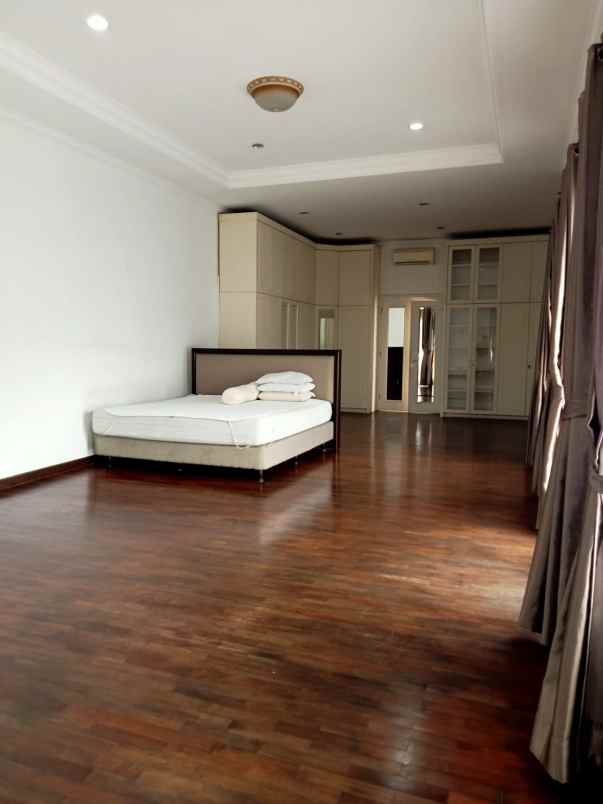 dijual rumah pesanggrahan