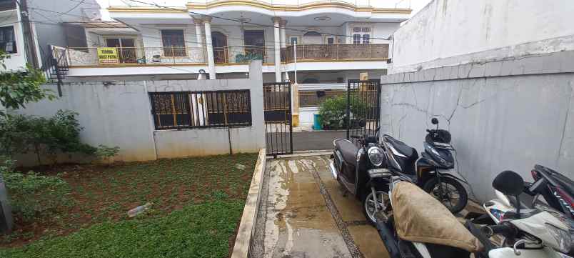 dijual rumah petukangan