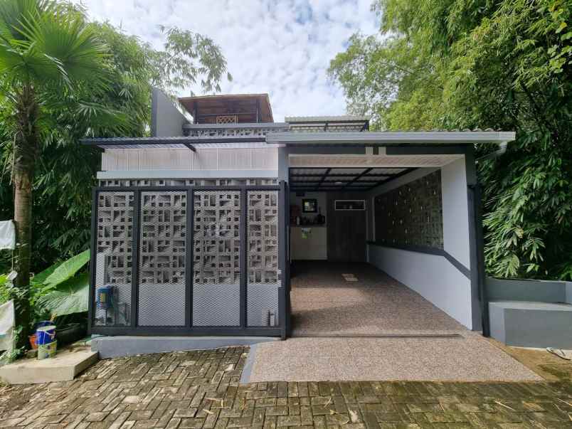 dijual rumah pisang agung