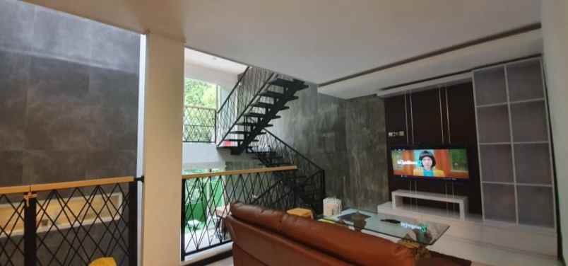 dijual rumah pisang agung