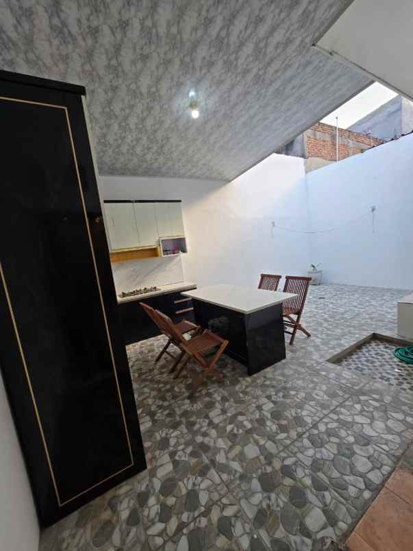 dijual rumah plamongan indah