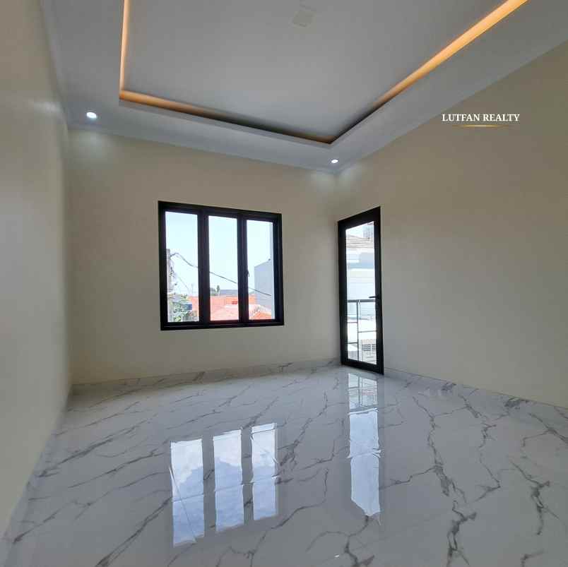 dijual rumah poltangan