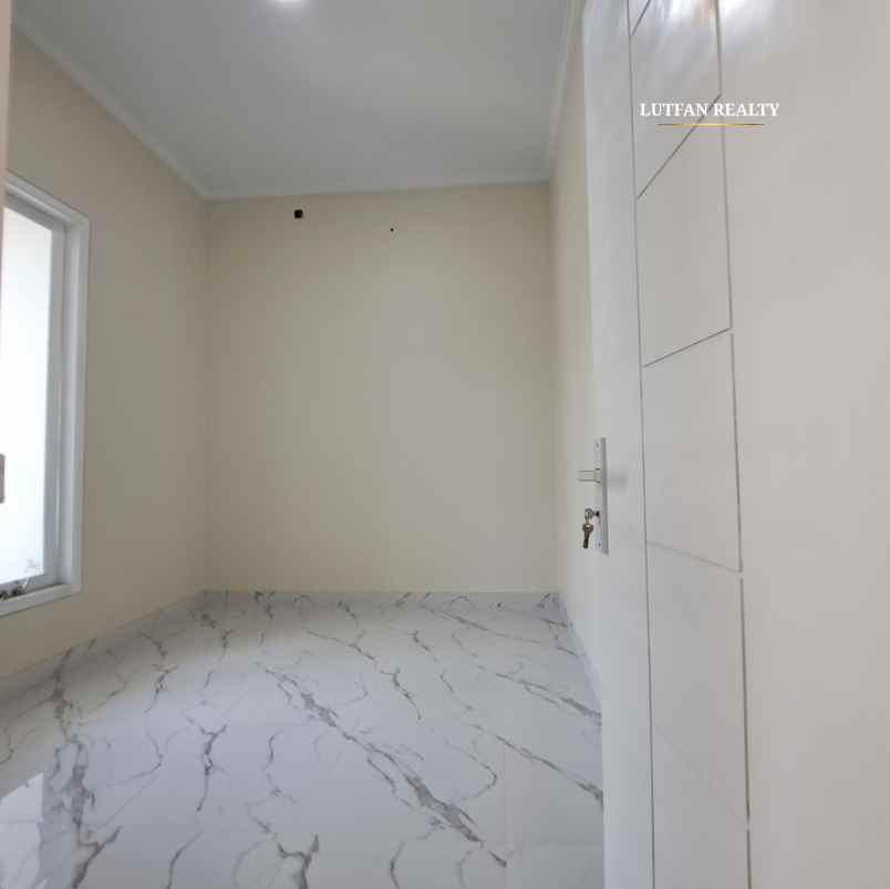 dijual rumah poltangan