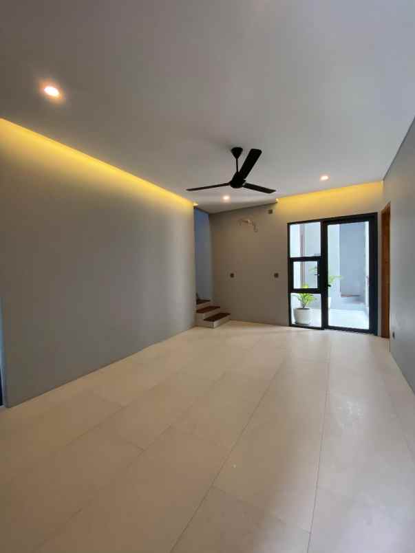 dijual rumah pondok indah