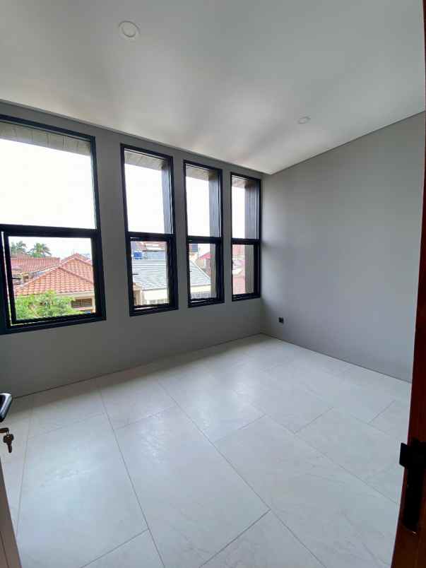 dijual rumah pondok indah