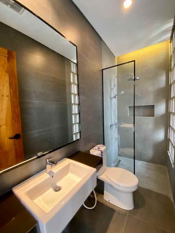 dijual rumah pondok indah