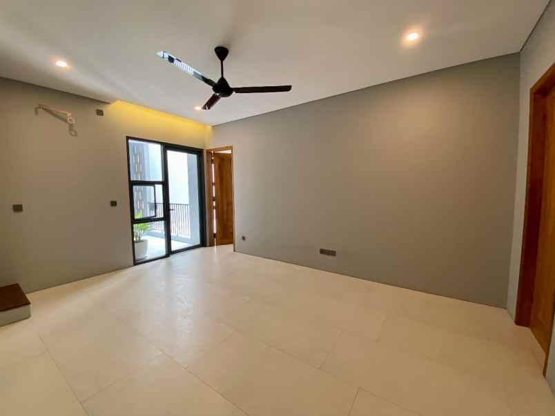 dijual rumah pondok indah