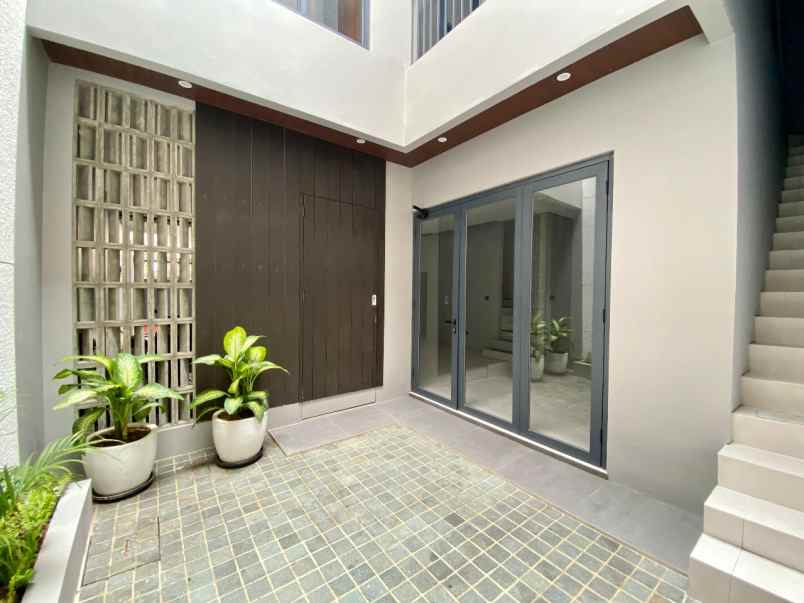 dijual rumah pondok indah