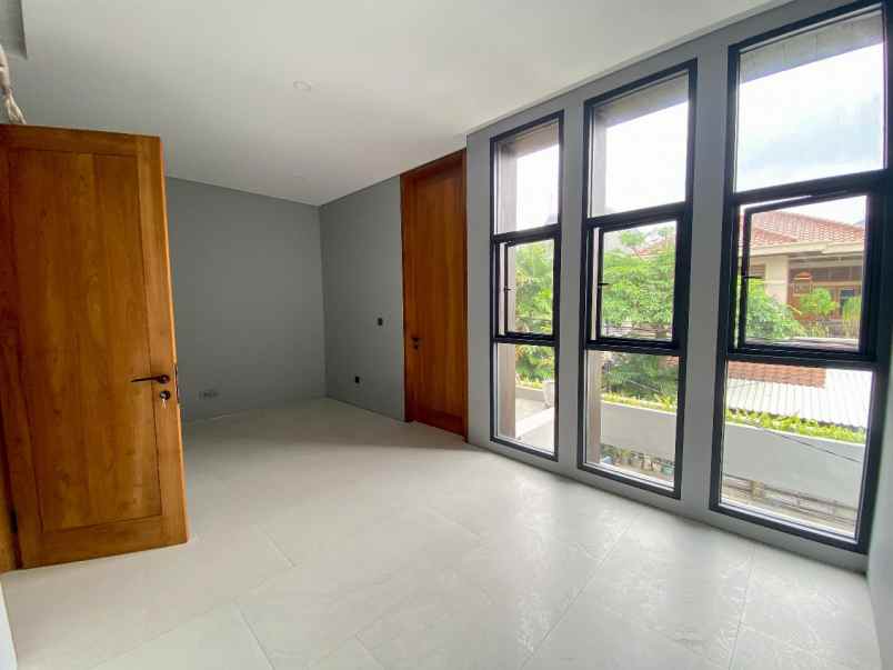 dijual rumah pondok indah