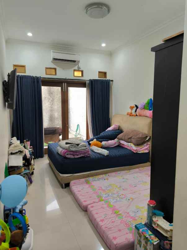 dijual rumah pondok pekayon indah